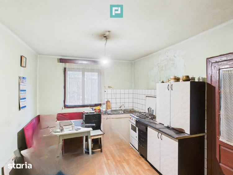 Casă cu 6 camere cu Teren 1234 Mp în Diosig