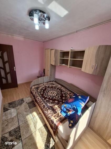 Apartament cu 3 camere în Ișalnița