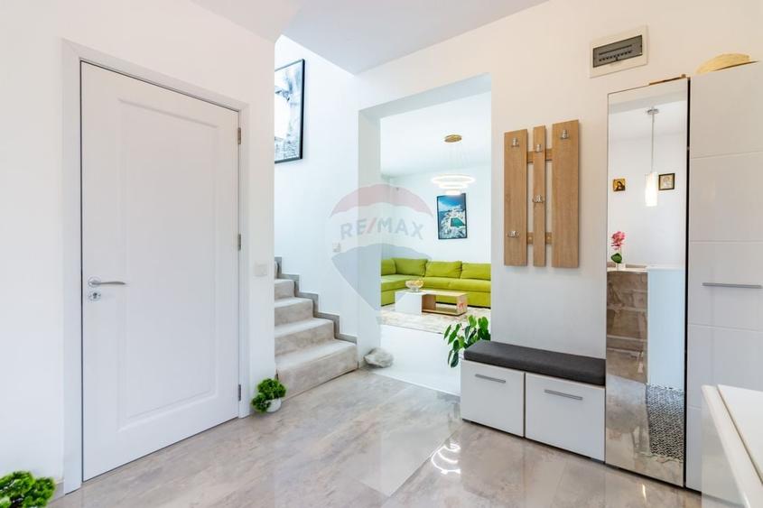 Casă individuală cu 4 camere cu Teren 320 Mp în Tunari