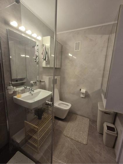 Apartament cu 2 camere decomandat în Vitan