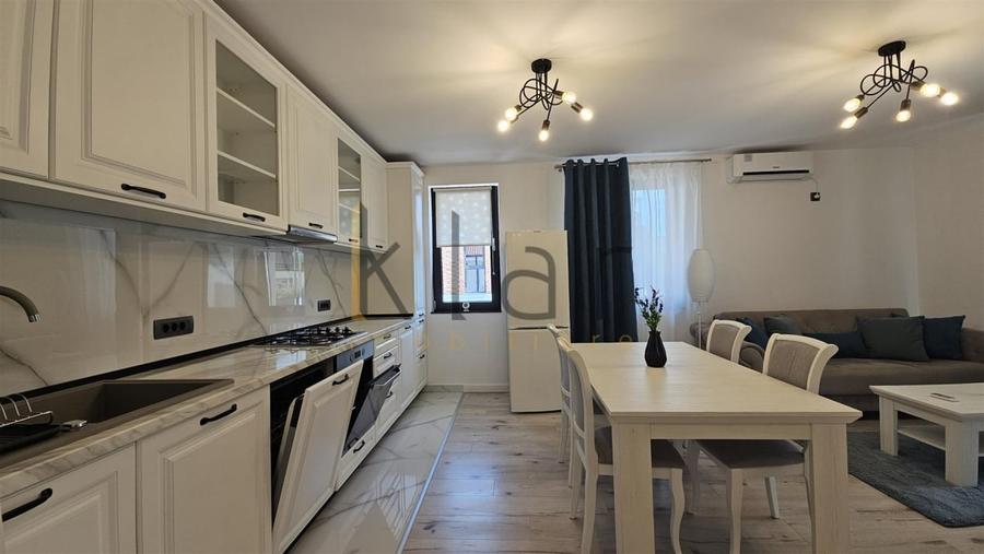 Apartament cu 3 camere semidecomandat, mobilat în Zorilor