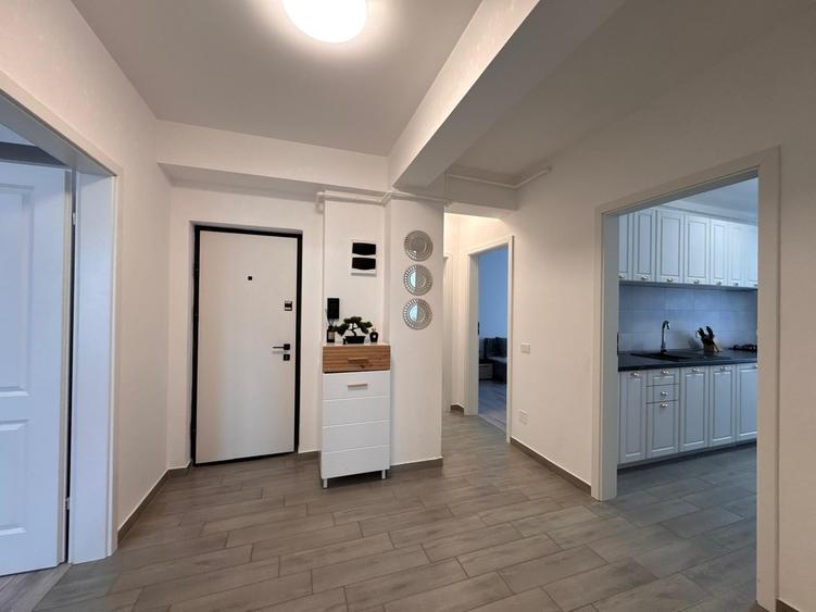 Apartament cu 3 camere decomandat, mobilat în Cristian