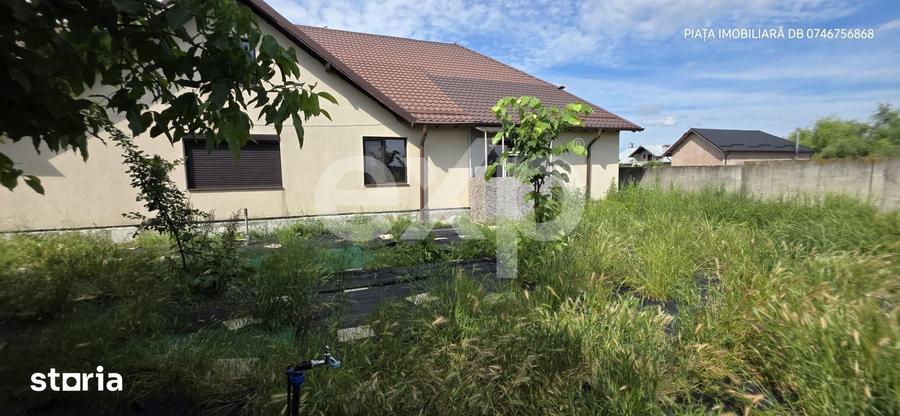 Casă cu 10 camere cu Teren 9800 Mp în Văcărești