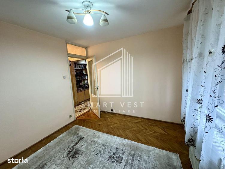 Apartament cu 4 camere decomandat în Micro 16