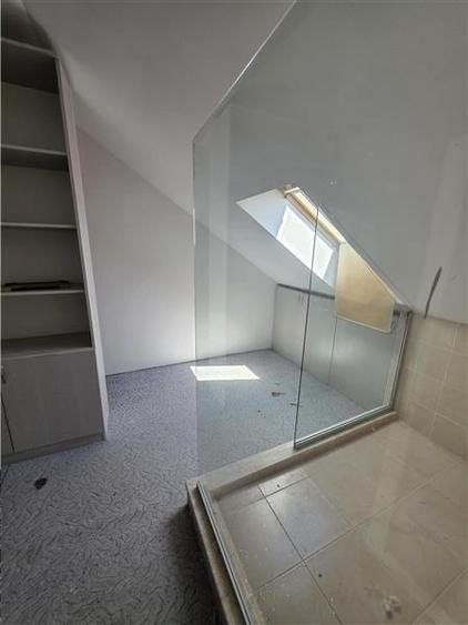 Casă individuală cu 5 camere cu Piscina în Central