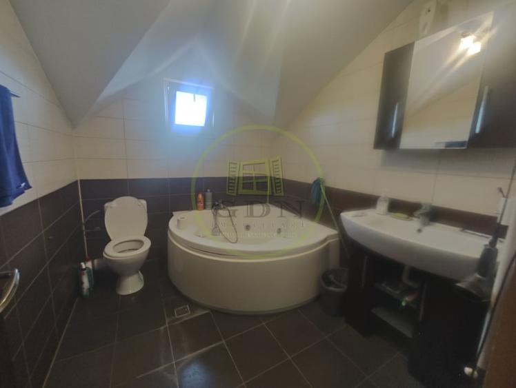 Casă individuală cu 4 camere cu Teren 500 Mp în Malu Mare