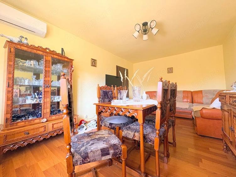 Apartament cu 3 camere decomandat în Aradului
