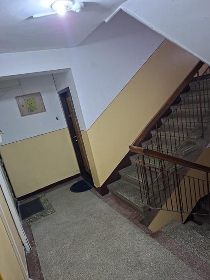 Apartament cu 2 camere semidecomandat în Craiovei