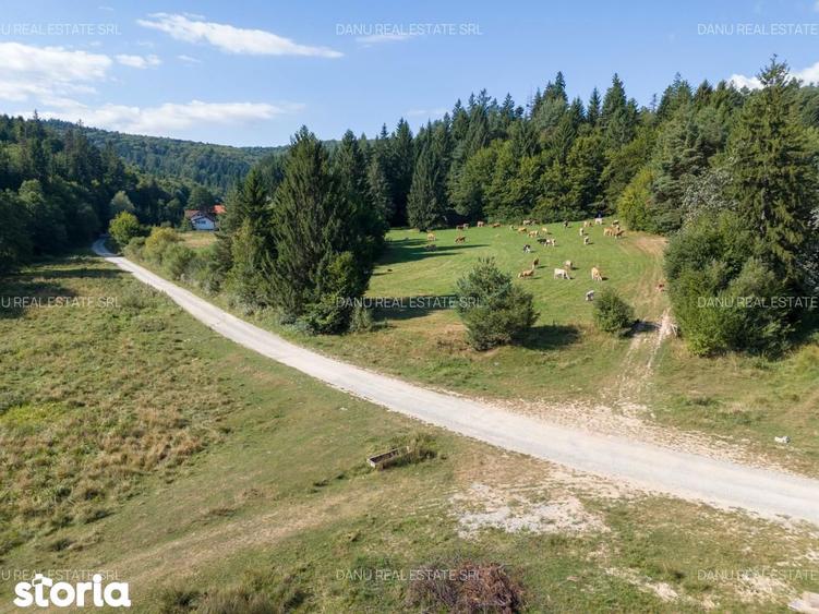Teren de 6800 mp, în Vulcan