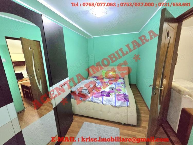 Apartament cu 3 camere semidecomandat în Craiovei