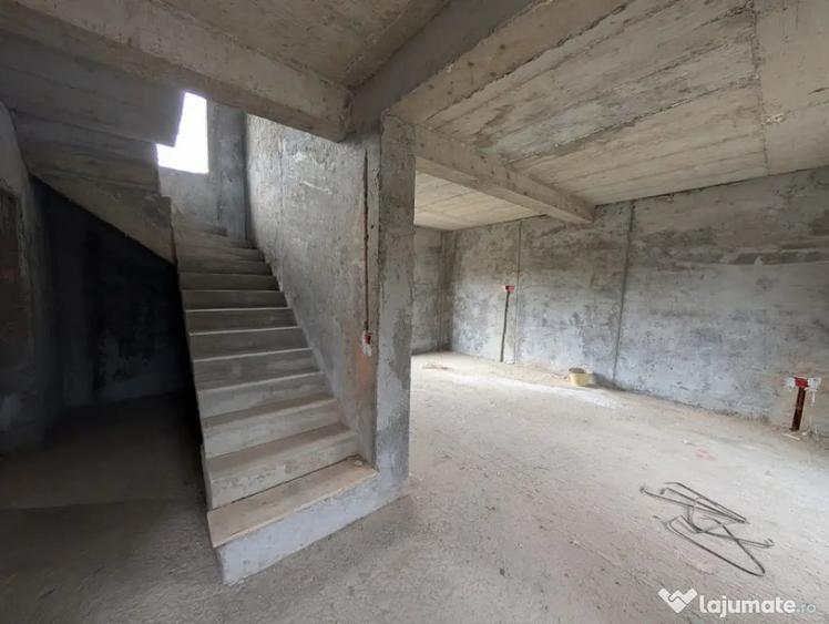Casă cu 4 camere cu Teren 500 Mp în Măgura