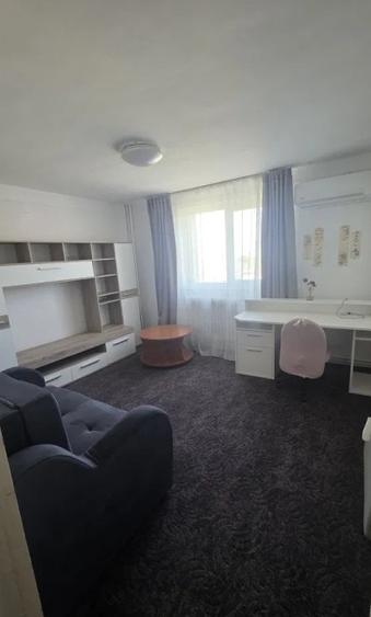 Apartament cu 2 camere decomandat în Hala Centrală