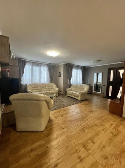 Casă individuală cu 6 camere cu Canalizare în Exterior Nord