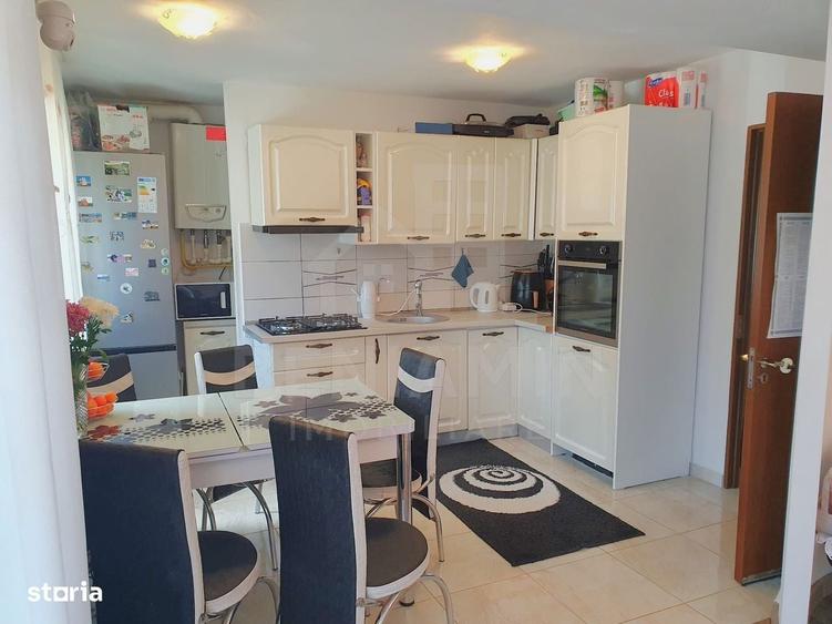 Apartament cu 4 camere decomandat în Noua