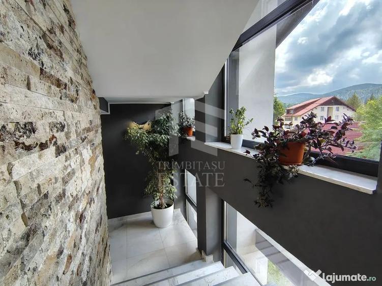Apartament cu 2 camere semidecomandat în Piața