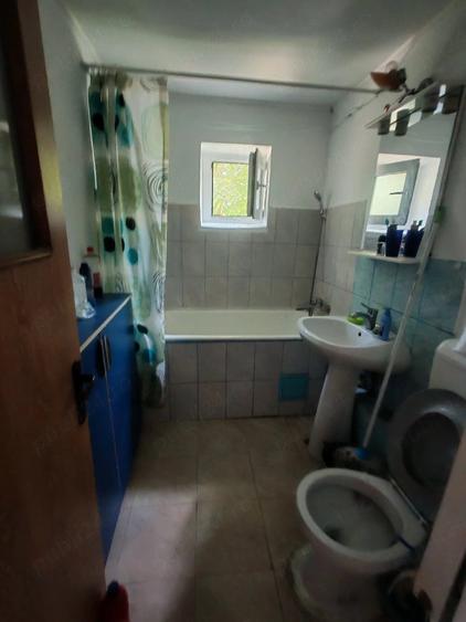 De vanzare Apartament 2 camere etaj 1 - 4