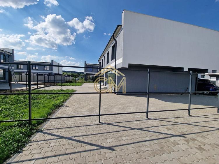 Duplex cu 4 camere cu Canalizare în Rășinari