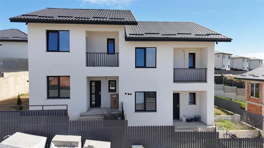 Duplex cu 4 camere cu Canalizare în Uricani