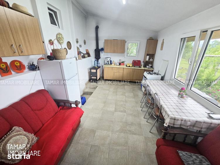 Casă cu 2 camere cu Teren 8800 Mp în Gurahonț