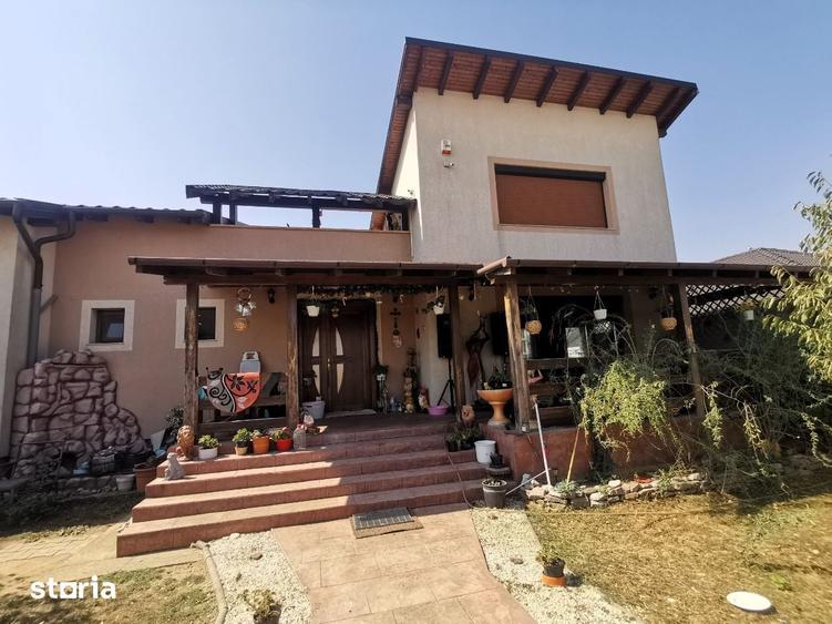 Casă cu 8 camere cu Teren 1481 Mp în Sântandrei