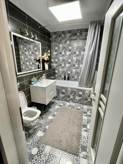 Apartament cu 3 camere decomandat în Florești