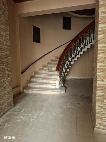 Spațiu comercial, de 180 mp, în Albert