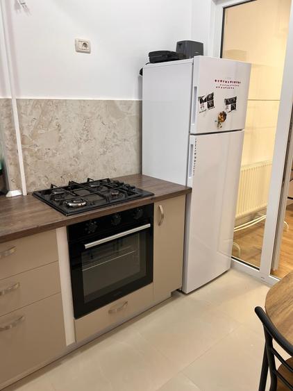 Apartament cu 2 camere semidecomandat, mobilat în Parcul Carol