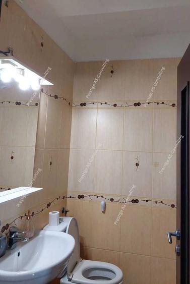 Apartament cu 3 camere semidecomandat în Buziașului