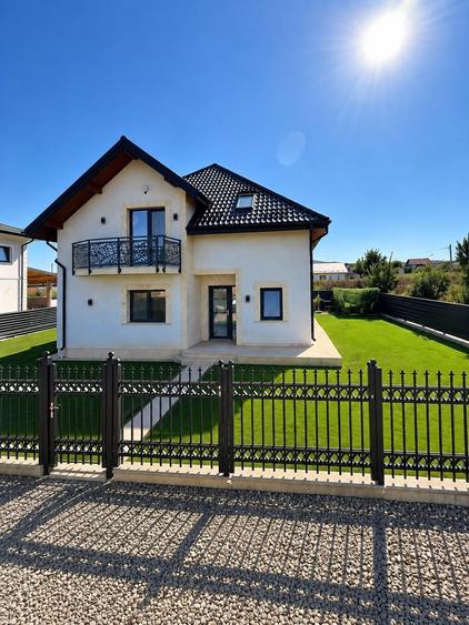 Casă cu 4 camere în Dancu