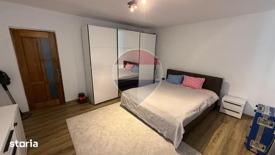 Casă cu 6 camere cu Teren 6257 Mp în Bolotești