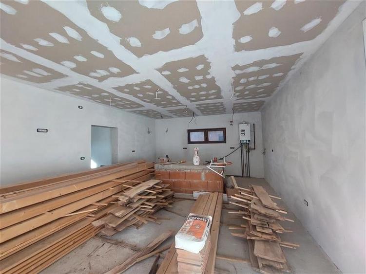 Casă individuală cu 4 camere cu Canalizare în Sud