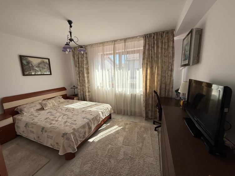 Duplex cu 5 camere cu Canalizare în Central