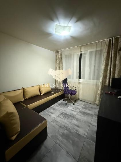 Apartament cu 3 camere decomandat în Drumul Taberei