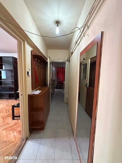 Apartament cu 3 camere semidecomandat în Micro 15
