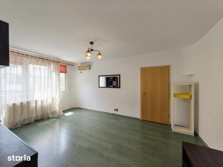 Apartament cu 3 camere semidecomandat în Drumul Taberei