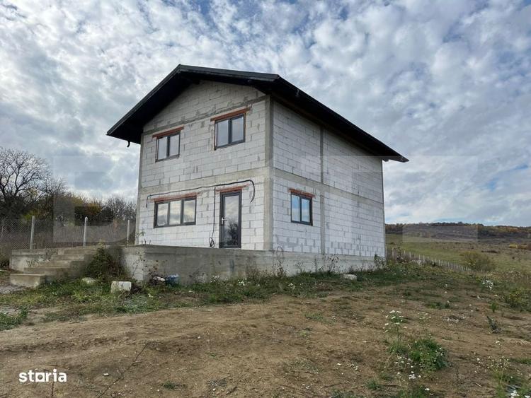 Casă cu 4 camere în Uriu