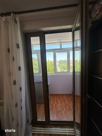 Apartament 3 camere, 70 mp + balcon, 2 bai, centrala noua, boxa Cr - 7