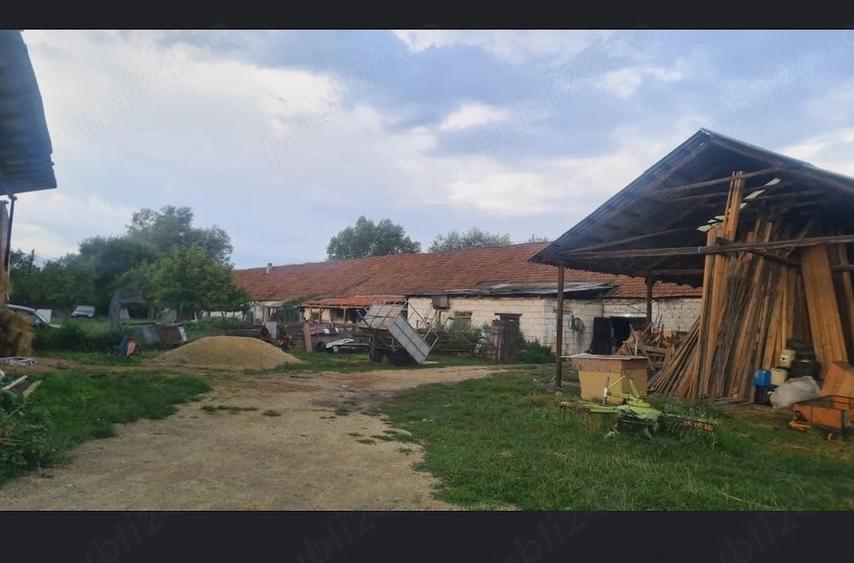 Spațiu comercial, de 1,000 mp, în Central