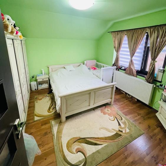 Casă individuală cu 5 camere cu Canalizare în Cetate