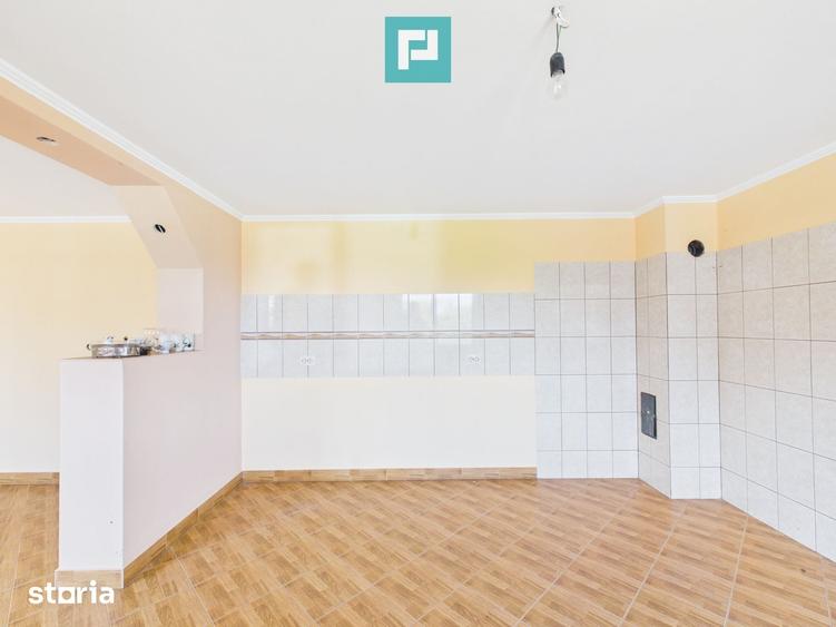 Casă cu 5 camere cu Teren 2880 Mp în Gurahonț
