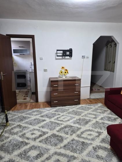 Apartament cu 2 camere semidecomandat, mobilat în Est