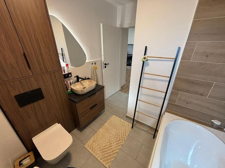 Apartament cu 3 camere semidecomandat în Șelimbăr