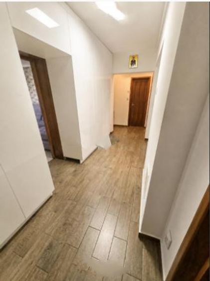 Apartament cu 3 camere decomandat, mobilat în P-ța Unirii