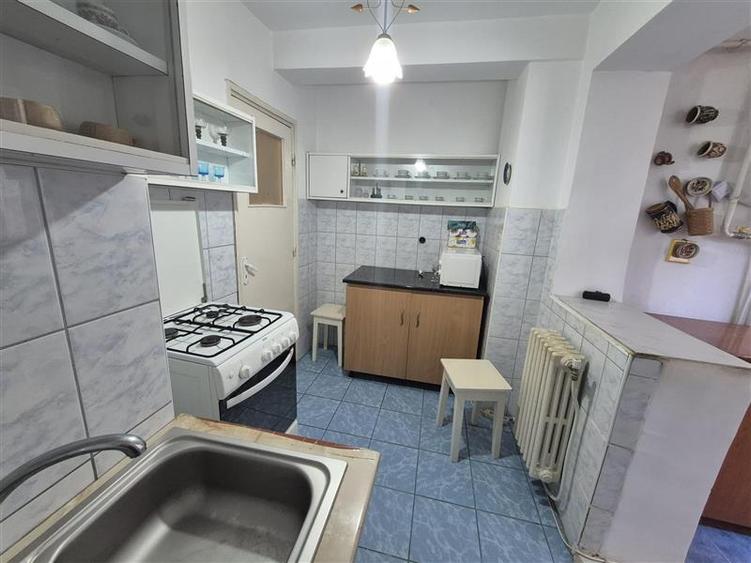 Apartament cu 3 camere decomandat în Aeroport