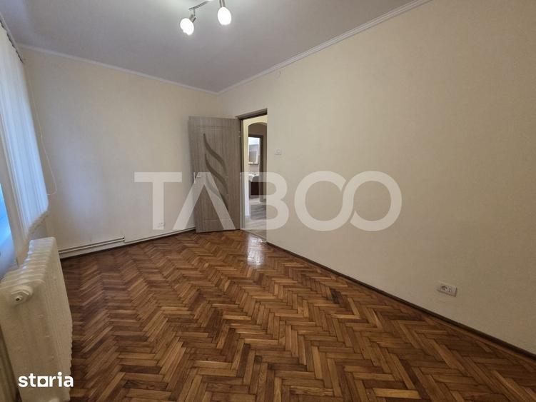 Apartament cu 4 camere decomandat în Central