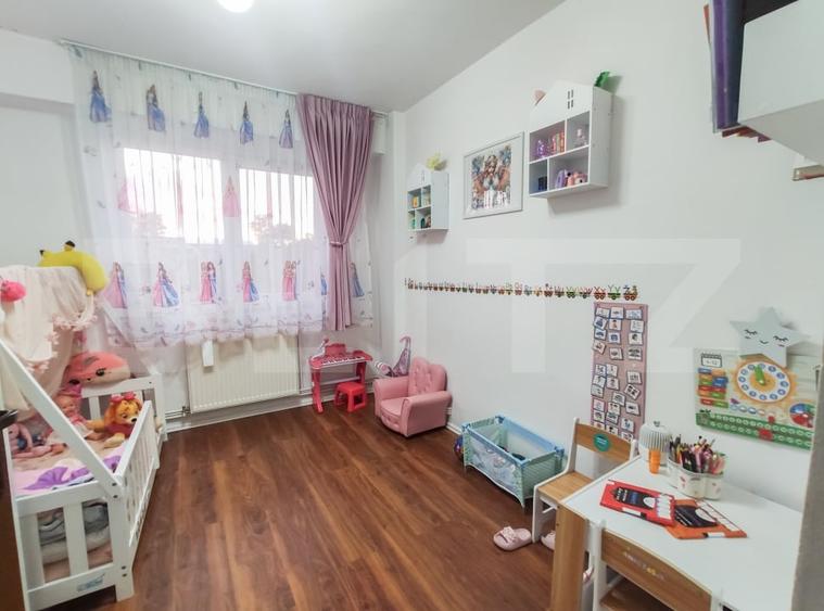 Apartament cu 4 camere decomandat, mobilat în Micro 16