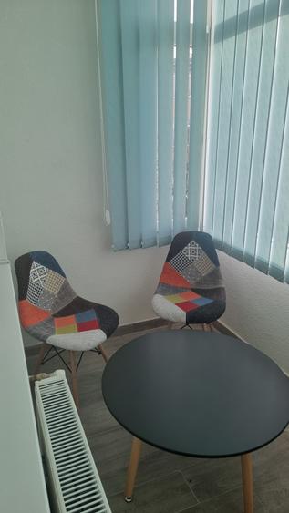 Apartament cu 2 camere semidecomandat, mobilat în Central