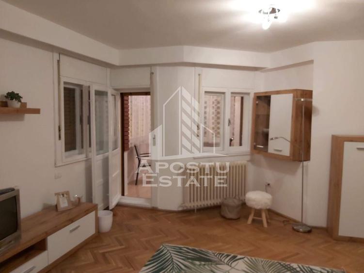 Apartament cu 3 camere decomandat în Take Ionescu