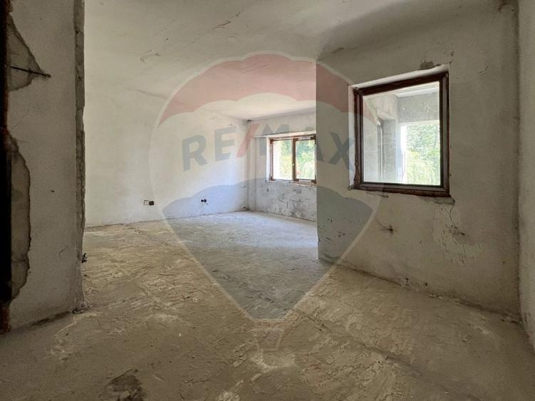 Hotel/Pensiune, de 2,200 mp, în Bizușa-Băi