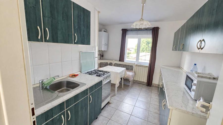 Apartament cu 3 camere decomandat, mobilat în Central